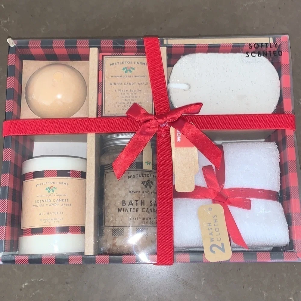 Final $ NWT Mistletoe Farms Winter Candy Apple 6 Piece Spa Set